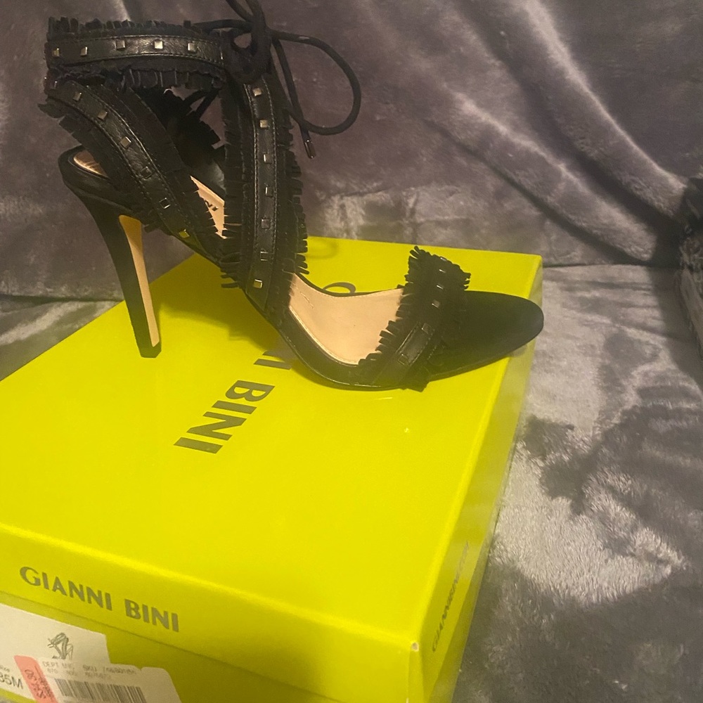 Gianni Bini black heel